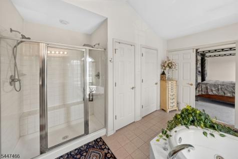 3 Surrey Way Alexandria NJ 08867