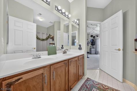 3 Surrey Way Alexandria NJ 08867