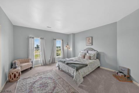 3 Surrey Way Alexandria NJ 08867