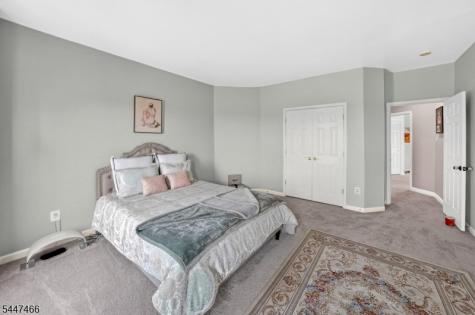 3 Surrey Way Alexandria NJ 08867