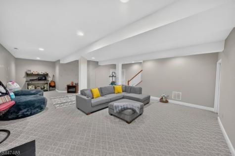 3 Surrey Way Alexandria NJ 08867
