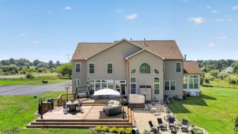 3 Surrey Way Alexandria NJ 08867