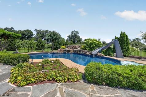 3 Surrey Way Alexandria NJ 08867