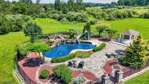 3 Surrey Way Alexandria NJ 08867