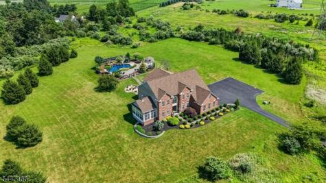 3 Surrey Way Alexandria NJ 08867