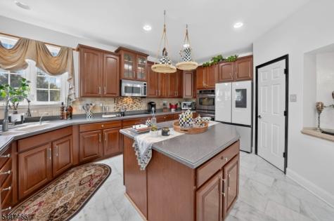3 Surrey Way Alexandria NJ 08867