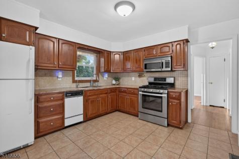 141 N 8th Avenue Manville NJ 08835