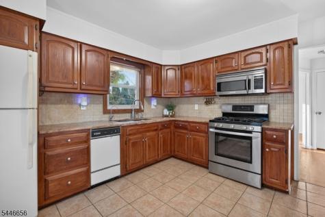 141 N 8th Avenue Manville NJ 08835