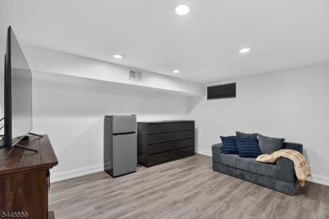 141 N 8th Avenue Manville NJ 08835