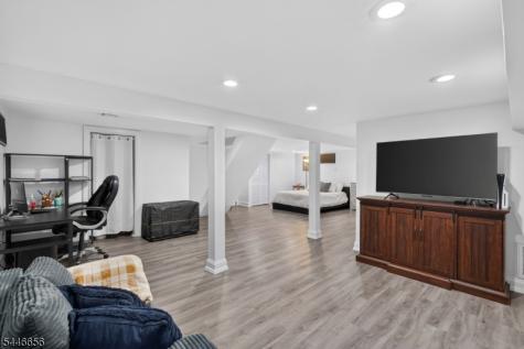 141 N 8th Avenue Manville NJ 08835
