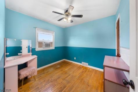 26 Edward Court Clifton NJ 07011