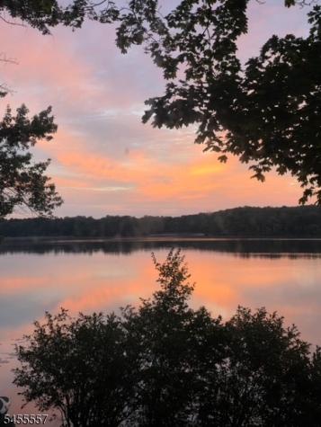 28 Laketop Drive Hampton NJ 07860