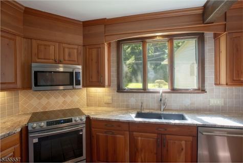 28 Laketop Drive Hampton NJ 07860
