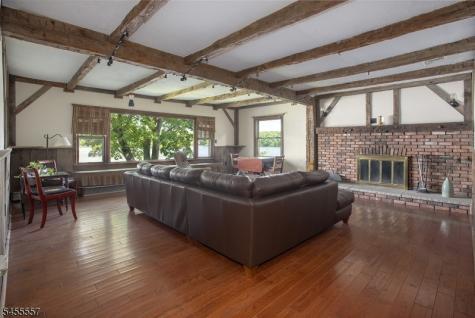28 Laketop Drive Hampton NJ 07860