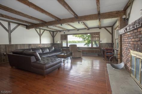 28 Laketop Drive Hampton NJ 07860