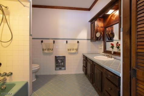 28 Laketop Drive Hampton NJ 07860
