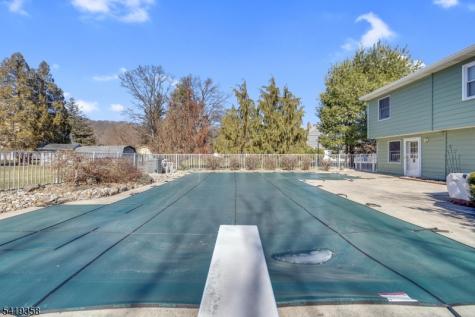 705 Schoolhouse Lane Bound Brook NJ 08805