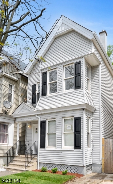 142 Steuben East Orange NJ 07018