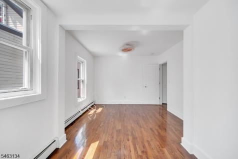 142 Steuben East Orange NJ 07018