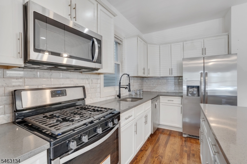 142 Steuben East Orange NJ 07018
