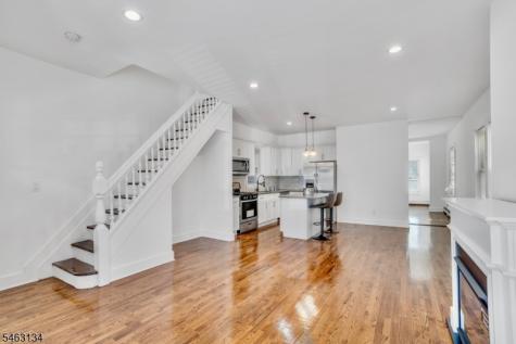 142 Steuben East Orange NJ 07018