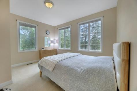 6 Briscoe Chase Ringwood NJ 07456