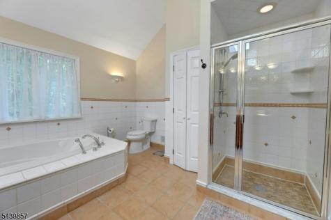 6 Briscoe Chase Ringwood NJ 07456