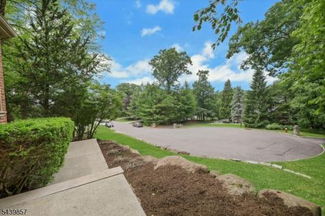 6 Briscoe Chase Ringwood NJ 07456