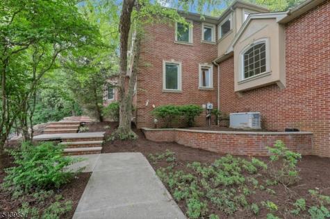 6 Briscoe Chase Ringwood NJ 07456