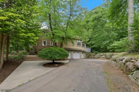 6 Briscoe Chase Ringwood NJ 07456
