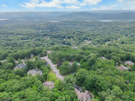 6 Briscoe Chase Ringwood NJ 07456