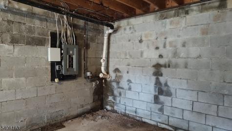 65 Hamilton Street East Orange NJ 07017