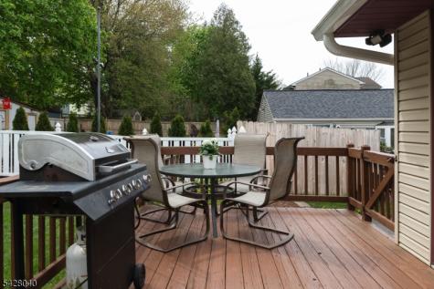 27 E Shore Trail Hardyston NJ 07460