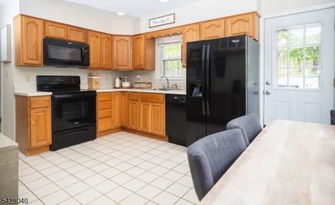 27 E Shore Trail Hardyston NJ 07460