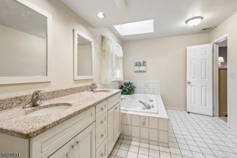 5 Revere Court Randolph NJ 07869