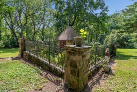 1 Dove Hollow Lane Bethlehem NJ 08827