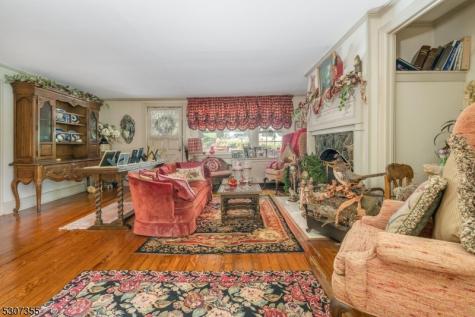 1 Dove Hollow Lane Bethlehem NJ 08827