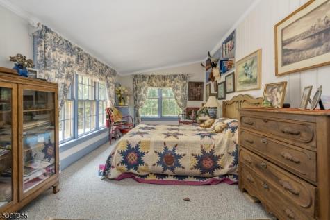 1 Dove Hollow Lane Bethlehem NJ 08827