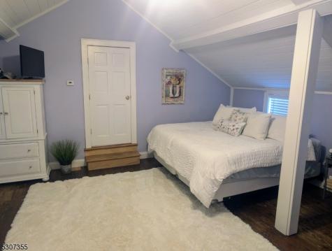 1 Dove Hollow Lane Bethlehem NJ 08827