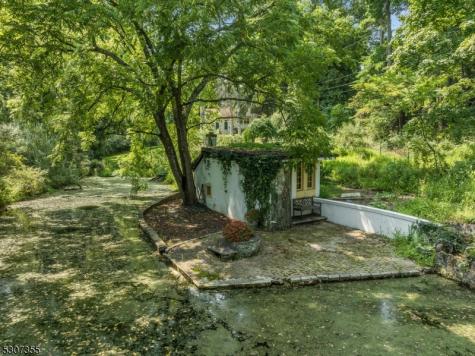 1 Dove Hollow Lane Bethlehem NJ 08827