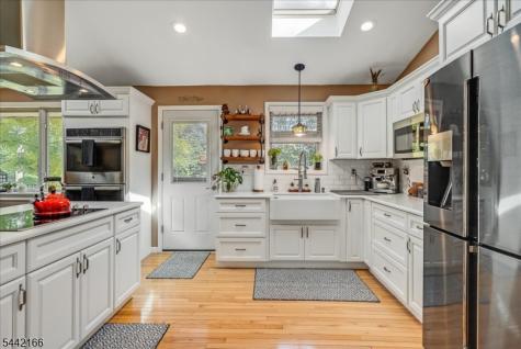 166 Glenside Trail Byram NJ 07871