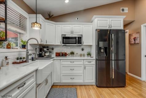 166 Glenside Trail Byram NJ 07871