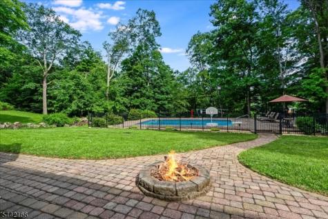 166 Glenside Trail Byram NJ 07871
