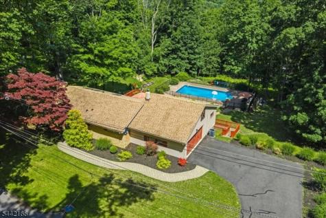 166 Glenside Trail Byram NJ 07871