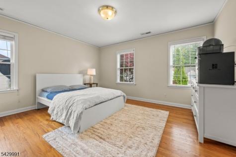 33 Exeter Road Millburn NJ 07078