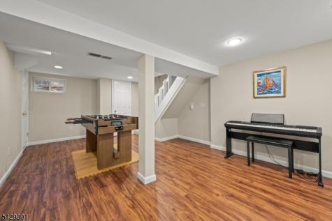 33 Exeter Road Millburn NJ 07078