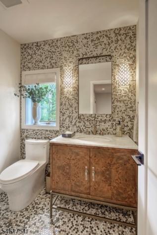 2 Hunters Glen Mendham NJ 07931
