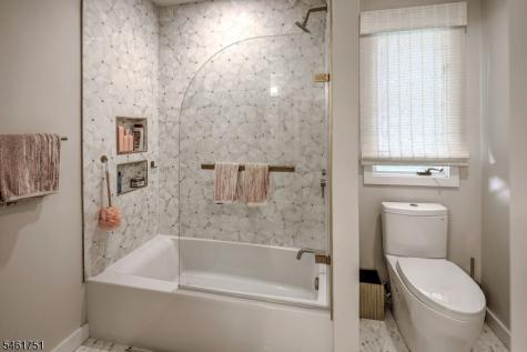 2 Hunters Glen Mendham NJ 07931