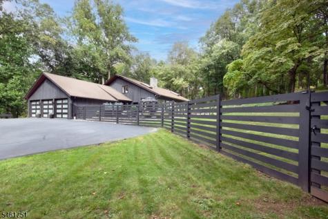 2 Hunters Glen Mendham NJ 07931