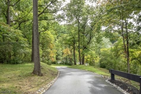 2 Hunters Glen Mendham NJ 07931